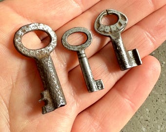 Set of 3 small antique/vintage replacement keys, skeleton keys