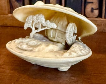 Vintage Japan Hand Painted Kai-awase Matching Game Clam Shell With