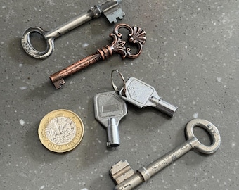 Job lot vintage replacement keys, skeleton keys