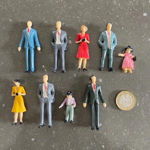 Miniature figures for model villages, railways. 1:30 scale