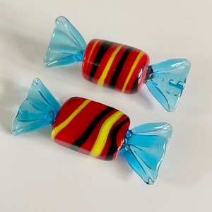 Dulces, caramelos y bombones de cristal de Murano rojo y azul. Elige tu estilo.