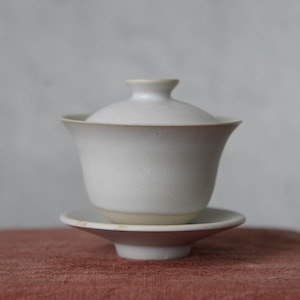 Gaiwan in matt matt white glaze - 150ml - handmade gaiwan, lided cup tea infuser, artisan gaiwan teapot for gong fu cha
