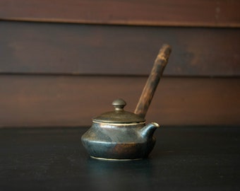 Kyusu Teapot with Wooden handle 150 ml - Black glaze and bamboo handle, wooden side handle teapot for tea ceremony