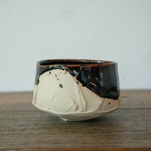 Chawan in white clay and black glaze, tea bowl for matcha, wabi sabi chawan, matchawan ceramic bowl for chanoyu