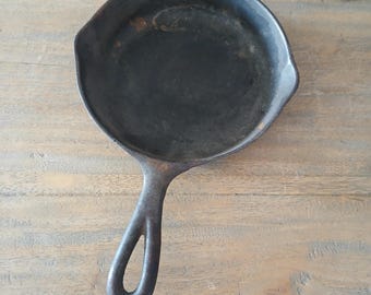 Cast iron skillet NO.3  6IN