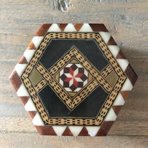 Hexagonal inlayed box