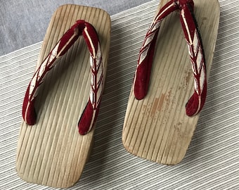 Vintage wooden raised clog thong Asian style sandal maroon /white