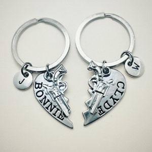 Chaveiro de casal Bonnie & Clyde com letras iniciais, presente de casal apaixonado, dia dos namorados