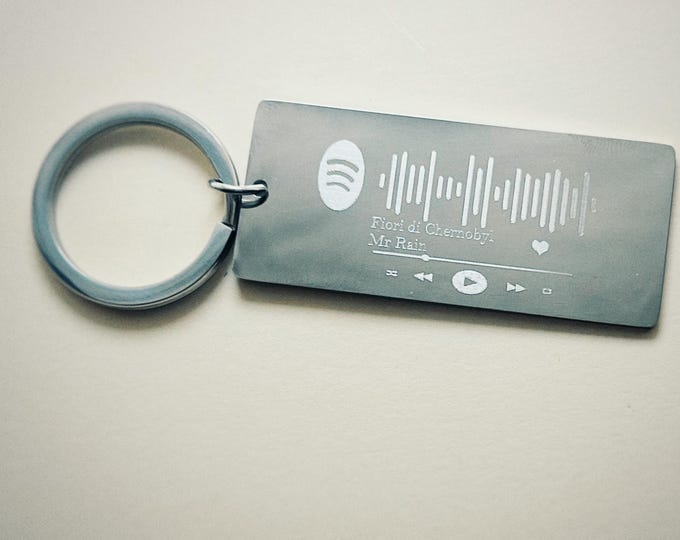 Keychain with personalized music tracks,keychain with Spotify code, fantastic gift ideas,anniversary gift, Valentine's gift,gift for him her