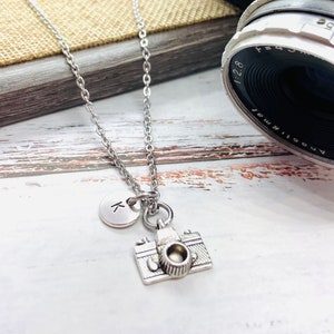 Camera necklace, Camera gifts, Photographer necklace, Photographer Jewelry, Photographer gift, Gift for Journalist, Camera Charm, Travel