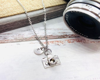 Camera necklace, Camera gifts, Photographer necklace, Photographer Jewelry, Photographer gift, Gift for Journalist, Camera Charm, Travel