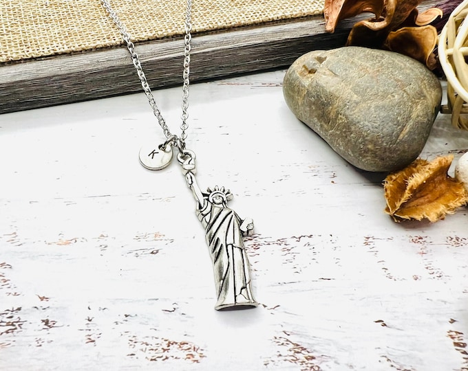Statue of Liberty Gift, Statue of Liberty Necklace, Statue of Liberty charm, Statue of Liberty Jewelry, New York Gift, New York Necklace