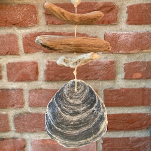 Driftwood wind chime approx. 50 cm, with beads or stones and an oyster shell as a finish for indoor and outdoor use.