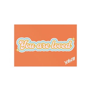 Postales de bellas artes Groovy You are Loved / Tarjeta de diseño retro de 6 x 4 en papel reciclable