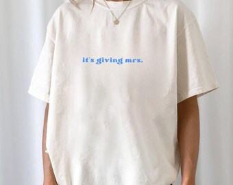 It's Giving Mrs. T-Shirt | Comfort Colors Bachelorette Tee