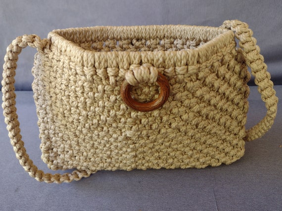 Vintage Macrame Tan Shoulder Bag with Wood Rings - image 1