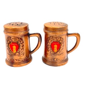 Singapore Resin Crest Lion Metal Salt and Pepper Shaker Set
