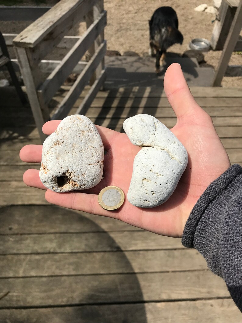 Hag Stone piedra de bruja Beach Stone Odin Stone Talisman Gift For Sea Lover 2 Naturally Holed Beach Stone Pebble with Natural Holes