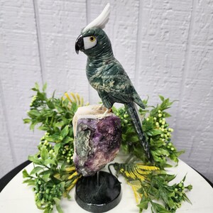 Escultura de pájaro de piedras preciosas - Cacatúa grande hecha a mano - 1.9 libras