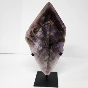 Semi polierte Super Seven Kristallspitze halbiert auf Metallständer aus Brasilien - 4.81lb