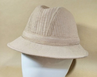 Vintage tweed homburg, linen beige fedora hat. Vintage 1970s, men's hat size 6 7/8 in beige wool. Vintage hat men's