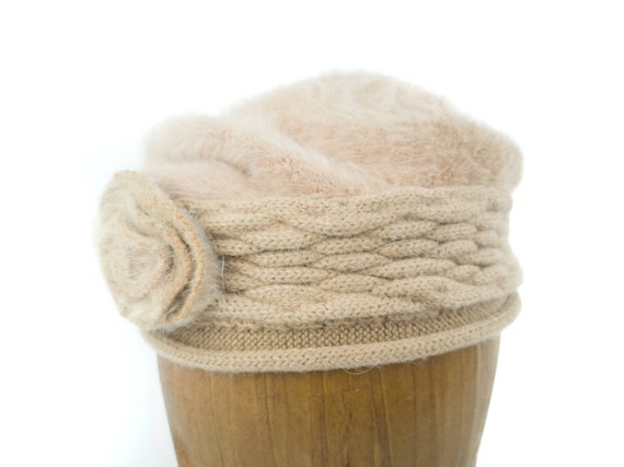 Vintage pink mohair beret, with flower detail. 19… - image 9