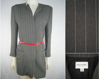 Ungaro power blazer in grey. 80s vintage oversized jacket, size 6. Collarless long blazer with shoulder pads