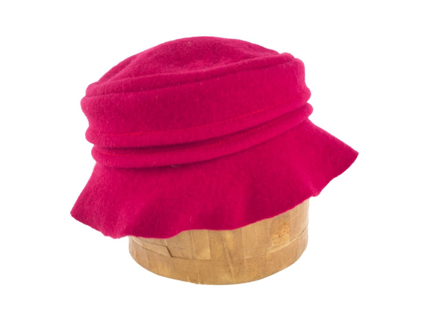 Vintage Cloche Hat Red Felt. Short Brim 