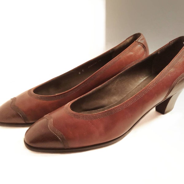 Vintage Bally shoes, caramel and brown leather. Size 6E, medium heels by Bally of Switzerland. Vintage women's shoes