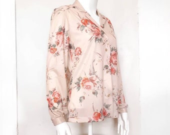 Vintage blouse with roses print, vintage 1960s, size 12. Bright coral pink against dusty rose. Women's button up silky shirt