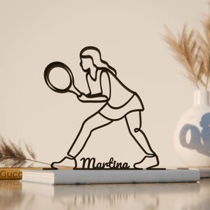 Tenista femenina, figura de arte lineal personalizada, regalo impreso en 3D, idea única para un regalo de tenis, escultura de arte lineal personalizada, decoración minimalista para el hogar