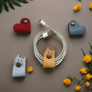 本革製猫好きの方へのケーブル、コードホルダー | 猫好きの方へのギフト、本革製オーガナイザー、イヤホンホルダー、ホステスギフト、イヤホンホルダー
