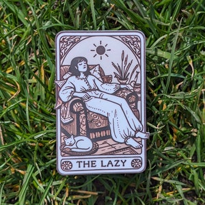 Grappige tarotkaartsticker "The Lazy #003" / laptopsticker, dagboeksticker, sticker waterfles