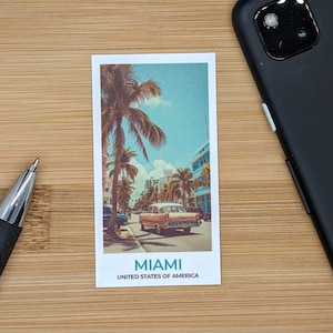 Adhesivo de viaje a Miami n.º 002: perfecto para equipaje, botellas de agua y portátiles. Diseño urbano vibrante. Vinilo duradero.