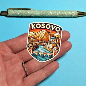 Pegatina de viaje de Kosovo // Calcomanía para maleta, computadora portátil, automóvil o botella de agua, etiqueta de equipaje, regalo de viaje