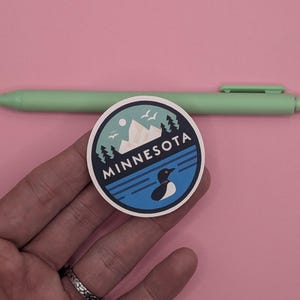 Pegatina de viaje de Minnesota n.º 002 // Diseño minimalista // Calcomanía para maleta, computadora portátil, automóvil o botella de agua, etiqueta de equipaje, regalo de viaje