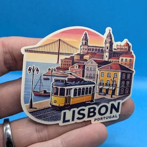 Reissticker Lissabon // Portugal sticker voor koffer, laptop, auto of bidon, bagagelabel, reiscadeau