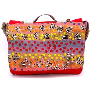 Jules Satchel, art aborigène, Goanna, kangourou, tissu, Zeza Nampijinpa Egan, Warlpiri, Yuendumu, sac messager, bandoulière, Australie