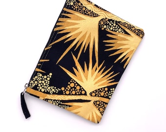 Nelly, Clutch, Handbedrukte stof, Gracie Kumbi, Sand Palm, Merrepen Arts, afneembare riem, Portemonnee, Aboriginal Art,