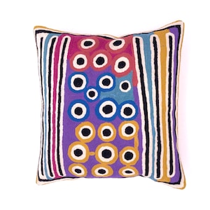 Cushion Cover, 40 cm, Aboriginal Design, Chainstitch, wool, Kashmir, Australia, Fair Trade, Betsy Lewis, Warlukurlangu, Living Room, Office