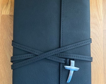Bibelöverdrag i äkta läder, Latigo Saddlery Wrap Style - brunt och svart