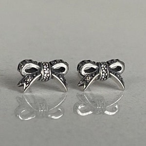 Pandora bow hotsell earrings uk