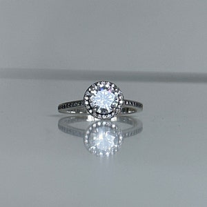 Sparkling Round Halo Ring