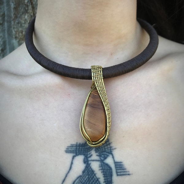 Choker en bois d’olivier • Choker en laiton • Bijoux enveloppés de fil • Bijoux ethniques • Tenue de festival