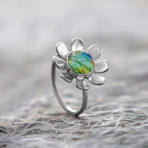 Natural Labradorite Silver Ring \ Unique Rings \ Handmade Ring \ Birthstone Rings \ Statement Rings \ Rings For Women \ Silver Gift For Her