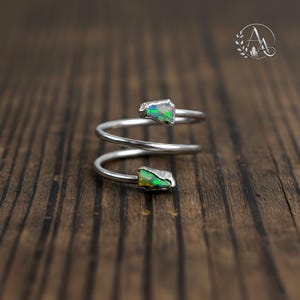 Naturlig opal-ormring \ Minimalistisk spiralring \ Statement-bröllopssmycken \ Jubileumspresent \ Ringar för kvinnor