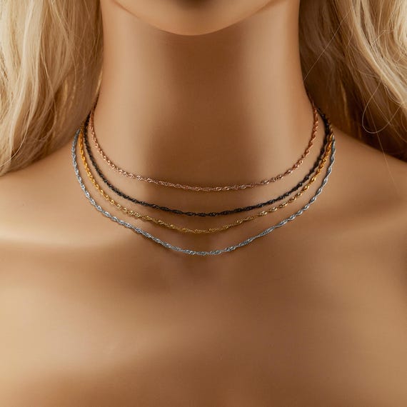 Girocollo oro 18K con Piastrina rettangolare. – Vicari Gioielli