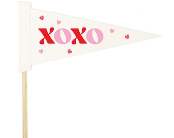 Valentine’s Day Pennant Flag Wooden Dowel XOXO Felt Kids Pennant Banner Valentine’s Day Banner Photo Prop Valentines Decor Basket Flag Wand
