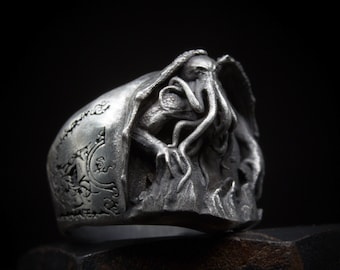Anillo de plata maciza enorme con diseño de los mitos de Cthulhu, obra de arte gótica, anillo Lovecraft, anillo vikingo con pulpo, criatura marina oceánica, anillo con talismán con forma de animal con tentáculos
