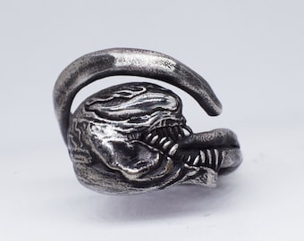 Alien Predator Ring Silver Baby Alien Larva Ring Steampunk Alien Artwork Animal Ring Alien Art Gothic Silver Biker Ring